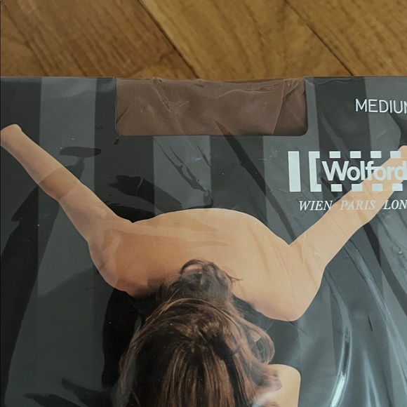 WOLFORD Individual 10 Tights in Honey Size Medium - Picture 4 of 4